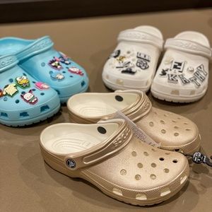 Classic Metallic Crocs Clog in Champagne